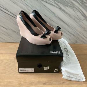 🎀 Melissa Queen Wedge Black Pink Peep Toe Bow